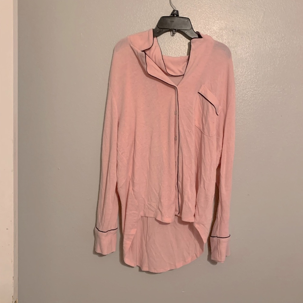 This is a Victoria’s Secret baby pink pajamas, top size large women’s